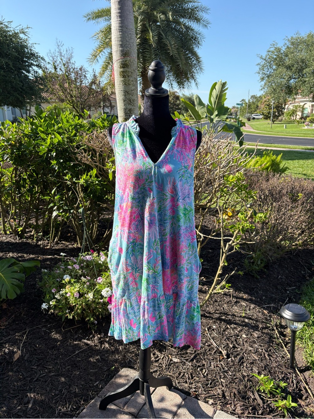 Sleeveless Tropical Print V-Neck Sundress - Aqua & Pink